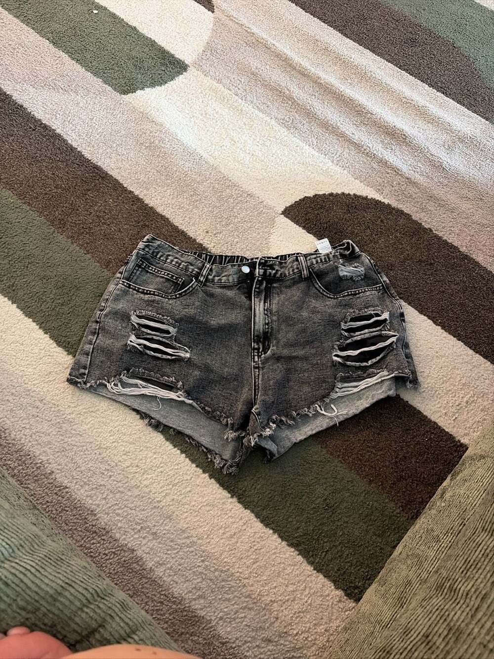SHEIN Curve 2XL Black Acid Wash Distressed Denim Shorts with Elastic Waist